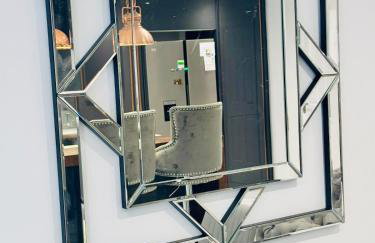 Luxury 5BR Stay With City Access - Photo 23