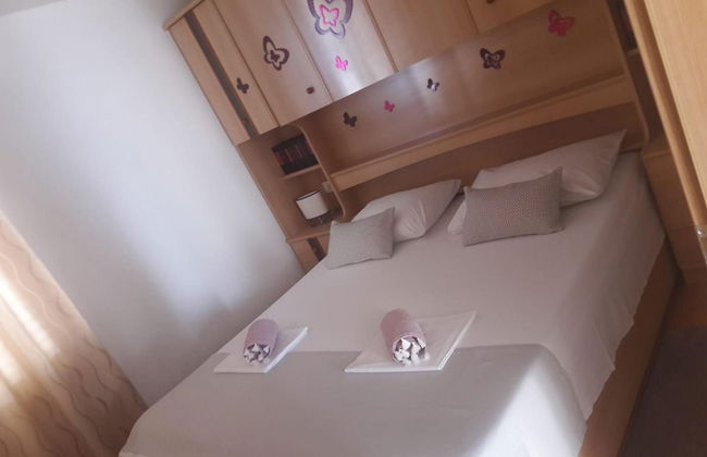 Mastrinka Bright Apartment With Free Parking and Modern Amenities - Foto 1