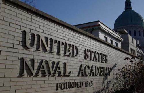 4BR House Mins to Downtown Annapolis with Firepit, Basement Bar, & Sleeps 12 - Foto 36