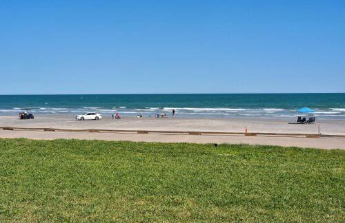 On the Beach Beachfront Condo Direct View & Access to Beach Heated Pool Island House Condominiums Unit 113 - Foto 4