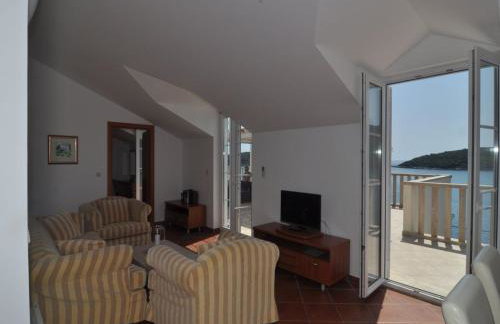 Holiday home Marina- beachfront, sea view and free parking - Photo 36