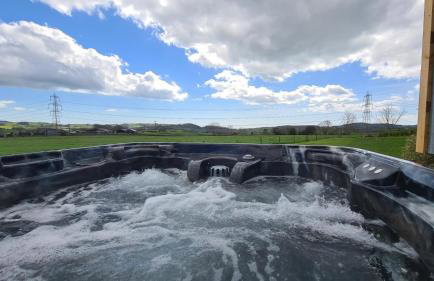 Honey Bee - Comfortable luxury shepherds hut with hot tub - Foto 7