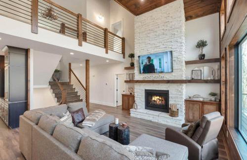 Lux Riverfront Retreat- Hot Tub, Game Room, Views! - Photo 8