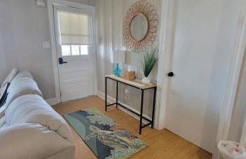 Waterfront, dock, Hot tub, kayaks, King Bedroom with amazing views, RELAXATION, 2 miles to the beach - Foto 12