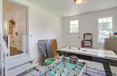 South Haven Farmhouse with Fire Pit, 4 Mi to Beach! - Foto 13