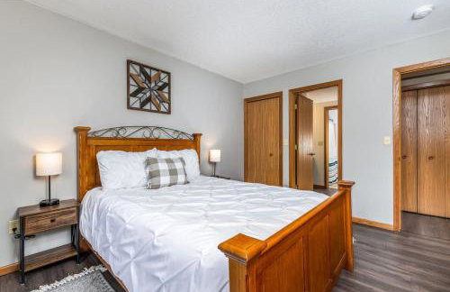 Cozy at Creekwood Getaway - Photo 13