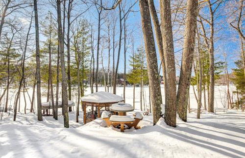 Lakefront Home with Private Beach in Rhinelander! - Foto 38