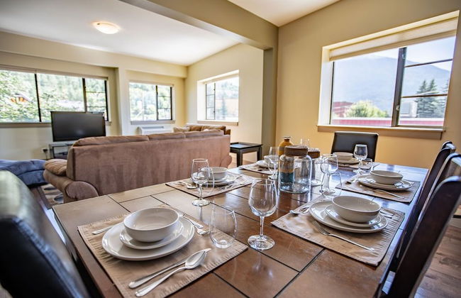 Selkirk Snug by Revelstoke Vacations - Photo 20