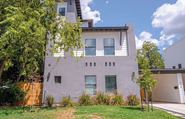 Gorgeous 3 BR 2 BA Near Amazing Downtown - Photo 23