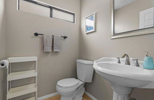 French Country Charm with Pool and Mountain Views - Foto 50