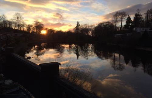 Stunning 3 Bed Riverside Cabin in Snowdonia - Photo 23