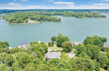 Lake Lookout - Private Home with lake views & Game room - Foto 32