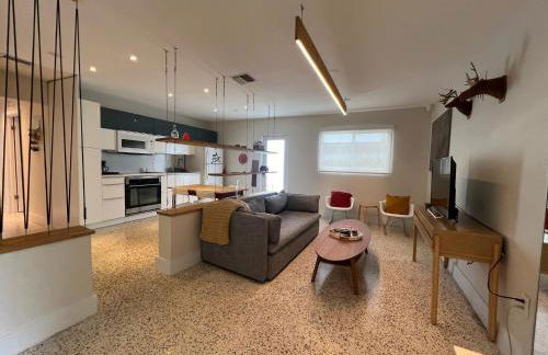 Cozy house close Brickell - Photo 14