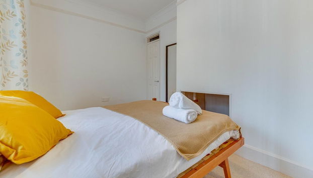 3BR Detached Bungalow w/Parking - Foto 3, Habitación