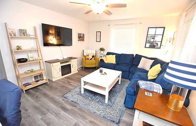 Extra Entertainment Space Just 7 Blocks to ND Campus 54211 - Photo 2