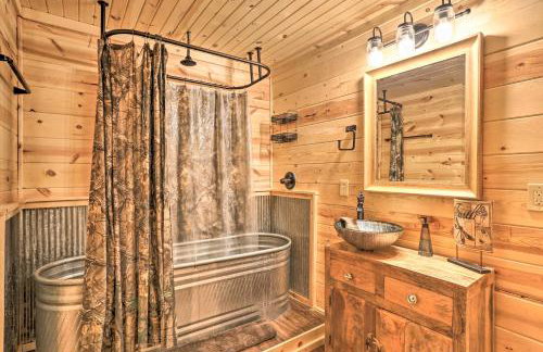 Serene Cabins with Decks and 8 Acres on Kiamichi River - Foto 35