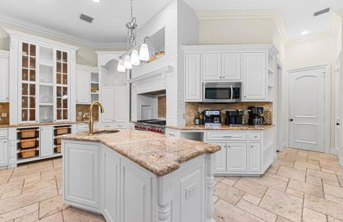 Near the Beach • Pool & Jacuzzi • Waterfront Villa - Foto 23