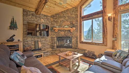4 Mi to Snow Summit Cabin with Mtn Views and Decks - Foto 3