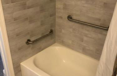 4 bd Near beach spacious solar heated pool waterfront home - Photo 29