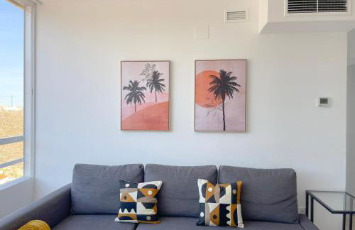 NUEVO, primera linea de playa, con piscina y vistas al mar - Foto 6