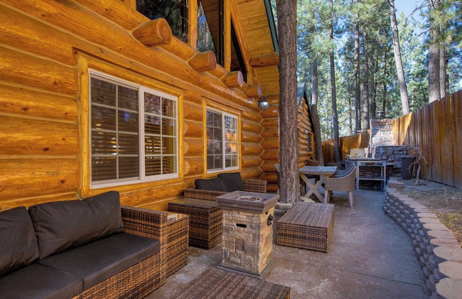 Pinetree Place by Avantstay Group Cabin w/ Hot Tub Minutes to the Lake - Photo 65