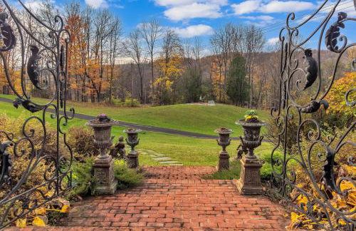 Hot Tub and Large Yard Elegant Deansboro Getaway - Foto 29