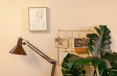 Classic & Cozy Apartments - Parking & Close to DW - Foto 59