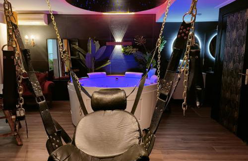 La loveroom bdsm de Nice " la chambre luxe des désirs " - Foto 20