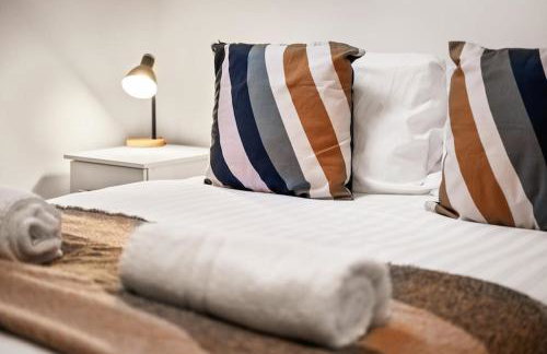 Huge Duplex in Great Location - Foto 9