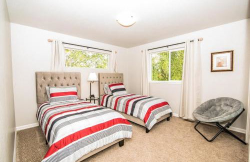 Serene Four Bedroom Lakefront Home - Foto 32