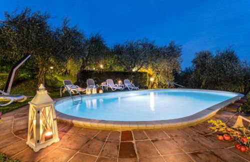 Romantic farmhouse villa Pallina to sleep 5 guests - Photo 35
