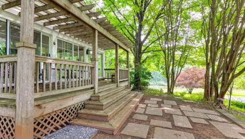 Near Shops and Parks Dog-Friendly Maryland Gem - Photo 2