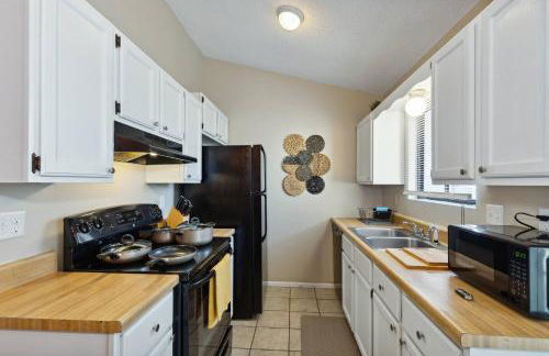 HotTub, Theater, Kings, & Firepit - NearWesley - Foto 19