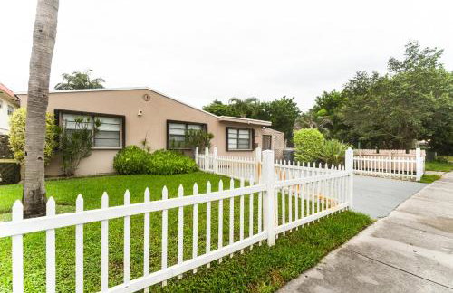Spacious 5BR Home with Pool, Near Downtown & Beach - Foto 24