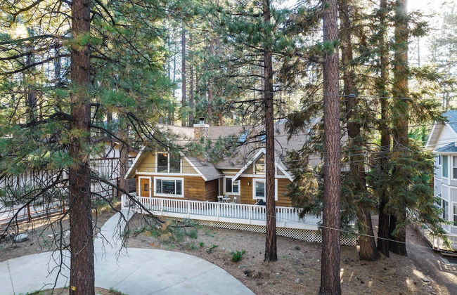 Hartwood by Avantstay Cozy Big Bear Abode w/ Spacious Deck & Stone Fireplace - Foto 20