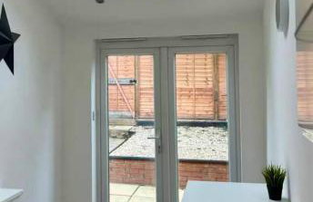 Stylish Caversham Town-House Free Parking & Garden - Photo 14