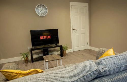 Luxury Modern Flat In Wolverhampton- Garden Views - Photo 6