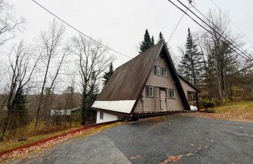 4M Cozy A-Frame in Bethlehem, NH - Fireplace, Firepit & Close to Skiing & Trails, Dogs welcome! - Photo 31