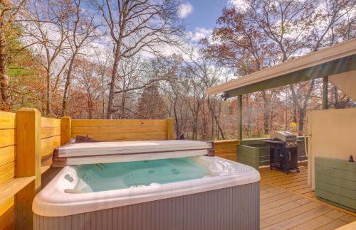 Pet-Friendly Chattanooga Cabin with Hot Tub and Kayaks - Foto 1