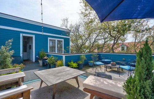 Elegant Sunlit Home with Private Rooftop Oasis - Foto 5