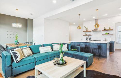 Best of The Cedars - Dallas Views Rooftop Luxury - Photo 7