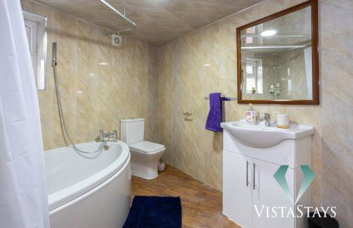 Spacious 5BDR House By Vista Stays Short Lets & Serviced Accommodation Manchester With Free WiFi, Parking & Netflix - Foto 14