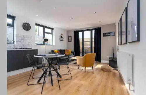 Modern and Bright Home Minutes From Central London - Pass the Keys - Foto 23