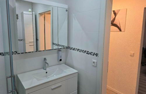 Familienfreundliche geräumige Design-Wohnung mit Balkon im Zentrum - APOLONIAliving - Foto 37