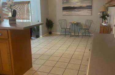 Private Pool & Yard Mins to Dining & University - Foto 51