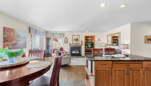 Golf Course View Condo Walk to Town & Pools - Foto 2