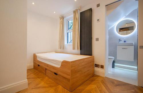 Modern 2 Bedroom Flat with Free Parking - 2 mins from Ascot Racecourse - Foto 6