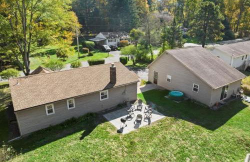 Cozy Home with Game Room and Fire Pit - Foto 36