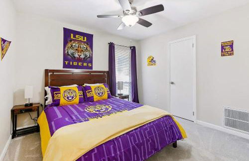 LSU Slammer Arcade 4 5 mile to LSU Private Yard - Foto 3