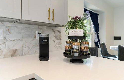 East Sac Getaway, Walking Distance to Hospitals - Photo 14